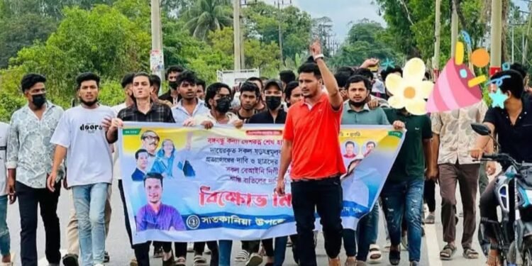 শেখ হাসিনার মামলা প্রত্যাহারের দাবিতে সাতকানিয়ায় ছাত্রলীগের বিক্ষোভ মিছিল